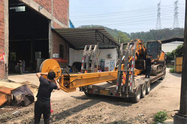 勾機(jī)伸縮臂廠家、挖機(jī)伸縮臂廠家